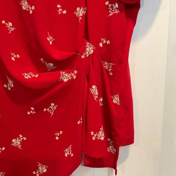 Vince Camuto Red Short Sleeve Blouse with Mock Sash - Picture 3 of 4